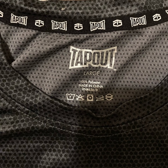 Men’s Size Large TapOut Black Camo Shirt - Picture 6 of 11